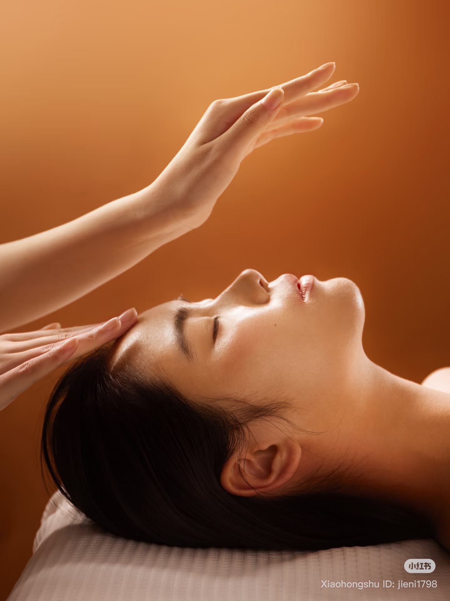 Relaxing facial massage treatment